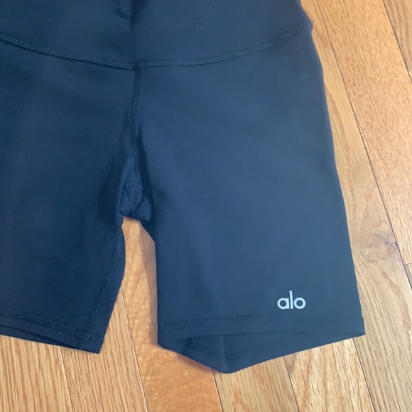NEW Alo biker shorts XXS - Picture 2 of 3